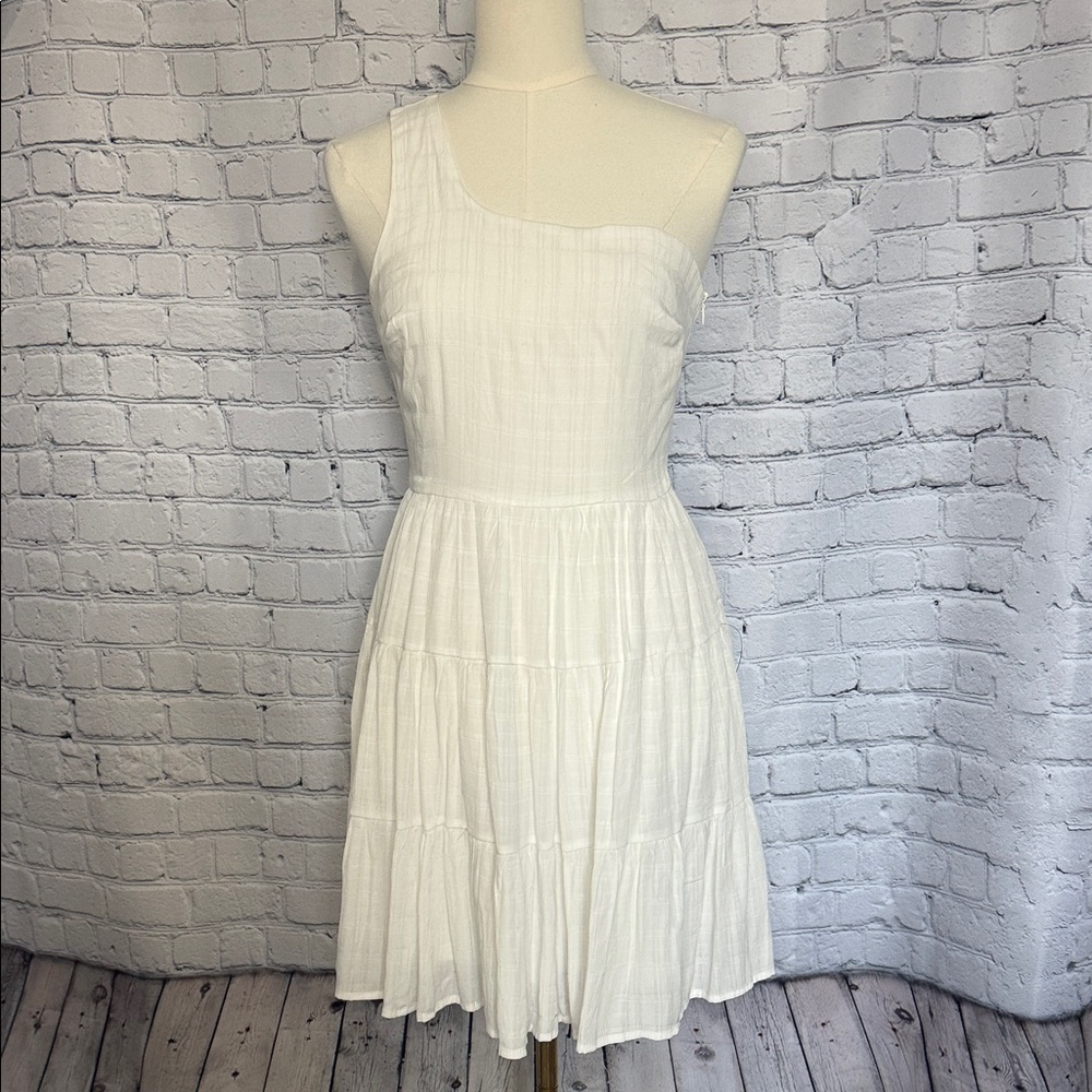 Lulu's White One-Shoulder Tiered Summer Dress size small never worn